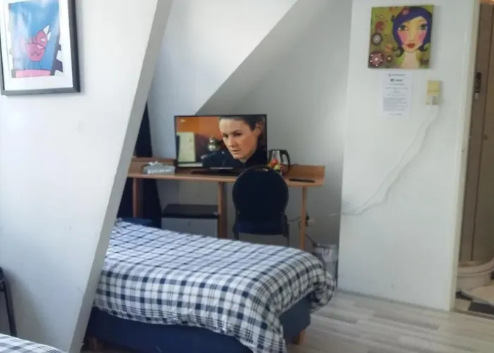 Ξενοδοχείο Baan 2*